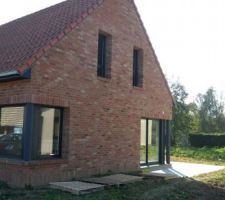 Façade vue route (en attente des plantations)