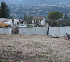 Devant de la maison persque fermé
