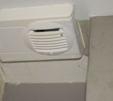 Eau qui coule de la VMC.

juste avant de chercher l'appareil, il y avait un filet d'eau !!