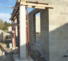 Le pilier avec son "chapeau".