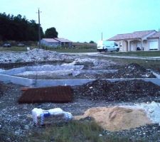 D&eacute;but du montage des fondations de la maison
