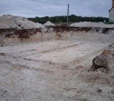 Le terrassier a creusé pour les fondations (2 pelles dont 1 de 20 tonnes !!)