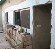 Entree couloir juste sur la droite fenetre donnant dans la salle a manger