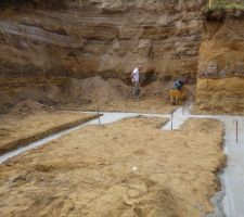 Mince, le ma&ccedil;on a commenc&eacute; mais des chutes de terres sur l'arri&egrave;re freinent l'avanc&eacute;e des travaux