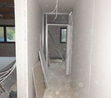 Couloir vers chambre 2 et 3