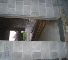 Seuil porte de service dans le garage