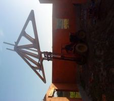 Transport des fermettes avec le manitou qui me sert trés bien