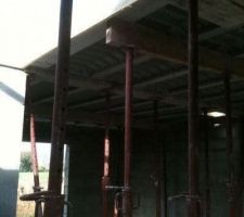 Vue sur la salle à manger et futur escalier