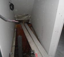 24/11-17h vue entre les deux chambre de l'emplacement du futur escalier