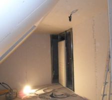 24/11-17h45 autre vue de la grande chambre en cours de finition