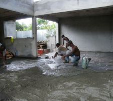 D&eacute;but pose carrelage salon