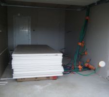 Isolation du garage on a fait sa ce week end pour que les plombier pose leurs cuivre apres et pour le tableau &eacute;l&eacute;ctrique ce sera plus propore.
