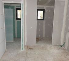 Vue dressing et sde de la chambre