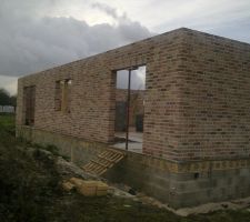 Vue de la ma&ccedil;onnerie sur la fa&ccedil;ade arri&egrave;re