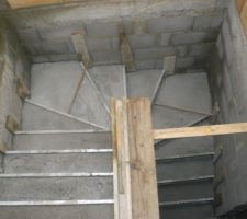 12092008 réalisation escalier ss-sol RDC depuis RDC