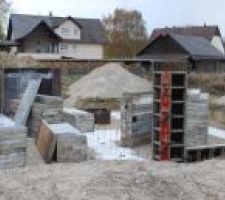 Début du coffrage du sous-sol et du vide sanitaire