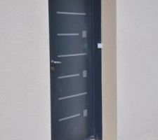 R&eacute;fection "al&eacute;atoire" de l'enduit autour de la porte. R&eacute;sultat le jour J.