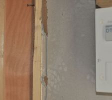 Joint entre la "caisson de bois" et le placo : &ccedil;a bousille le placo.