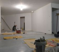 2e carreleur en action.