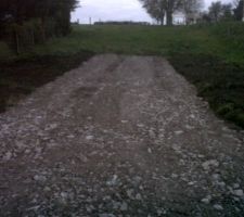 L'acc&eacute;s chantier, 15 m&egrave;tres de long sur 4 m&egrave;tres.
La premi&egrave;re fois que le terrain bouge, sa fait toujours plaisir