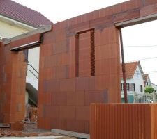 Ouvertures : Porte fenêtre, porte tierce.