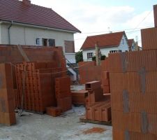Stock des parpaings en brique