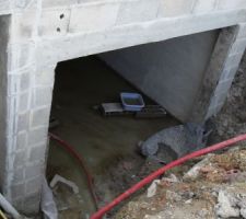 Toujours de l'eau dans le sous-sol malgré une pompe qui fonctionne régulièrement, on est le 18 septembre 2010 et il n'as pas plu depuis longtemps...