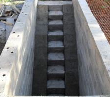 Ma&ccedil;onnerie termin&eacute;e escalier.