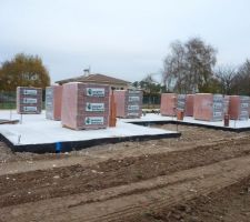 Approvisionnement du chantier en briques creuses de 30 x 20 x 50 - type G7