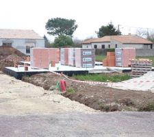 Approvisionnement du chantier en briques creuses de 30 x 20 x 50 - type G7