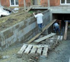 Murs de la descente de garage en cours...