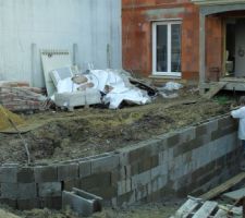 Murs de la descente de garage en cours...