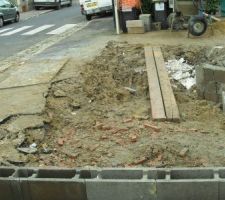 Murs de la descente de garage en cours...