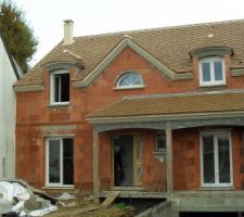 Fa&ccedil;ade avec portes et fen&ecirc;tres.