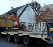 L' entreprise de terrassement Green TP prépare le placement des 2 cuves qui mon couté en tout 12.000? en plus de la construction...Non prévu dans le contrat...