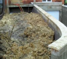 Au moment de poser les cuves de rétention d'eau(non prévu au contrat Le commercial  et Green TP m'avertis qu'il serait judicieux de poser un delta ms sur les cotés des murs de la rampe de garage....Merci de me le dire presque a la fin du chantier...