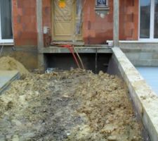 2 cuves en béton a gauche 2 x 5M cubes et de l'eau a droite dans la descente de garage...(nappe phréatique),
Merci Maison Bell....