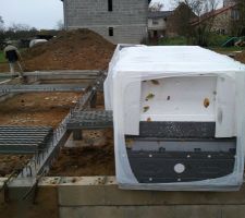 La livraison des blocs de polystyrène...