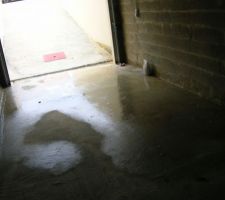 Malgr&eacute; stade de la finition ext&eacute;rieur : enduit : humidit&eacute; qui remonte...