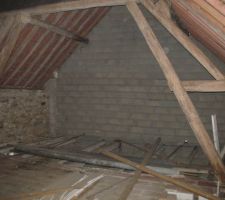 Espace au dessus du garage.
&agrave; venir : 3 chambres et une salle de jeux