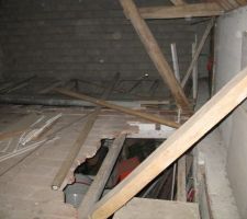 Plancher à rénover pour accueillir 3 chambres et une salle de jeux