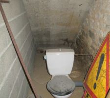 WC sous escalier