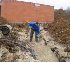 Installation des eaux usées et passages des fourreaux