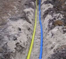 Eau et gaz separée par du sable