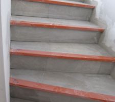Quelques photos de l'escalier posé, carrelé.