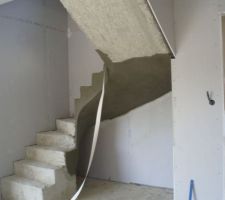 Reprise de l'escalier avec un peu de mortier