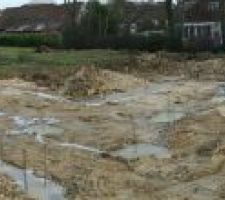 Un trou de piscine... non un trou pour les fondations... panoramique.
