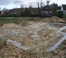 Un trou de piscine... non un trou pour les fondations... de l'ouest vers l'est.