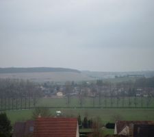 Paysage environnant de la vallée de l'Epte et village de Saint-Clair sur Epte dans le fond