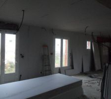 Autre vue côté salon cuisine jusqu'au cellier